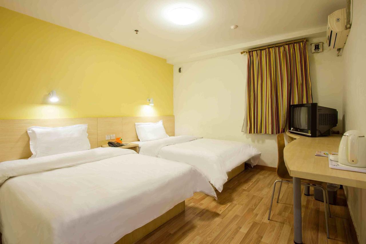 7Days Inn Xianning Hot Spring Pedestrian Street Shopping Park Exterior foto