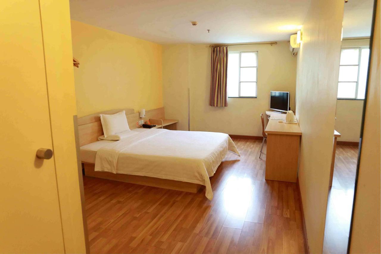 7Days Inn Xianning Hot Spring Pedestrian Street Shopping Park Exterior foto