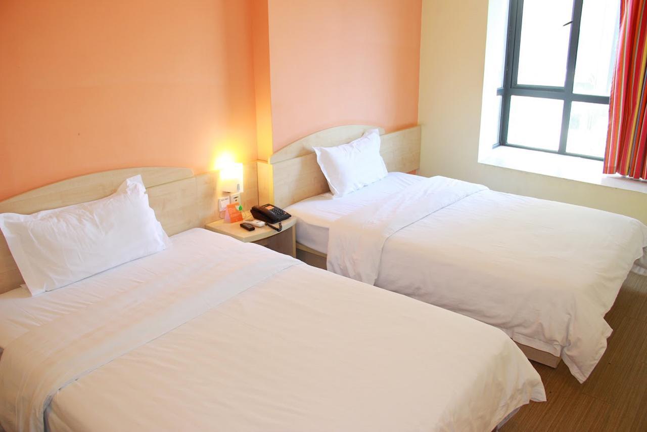 7Days Inn Xianning Hot Spring Pedestrian Street Shopping Park Exterior foto