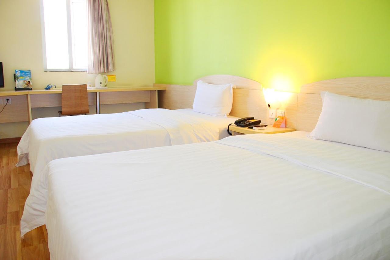 7Days Inn Xianning Hot Spring Pedestrian Street Shopping Park Exterior foto